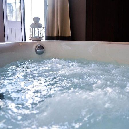 Wineexperience- Wine&Jacuzzi Suite Lecce Ngoại thất bức ảnh