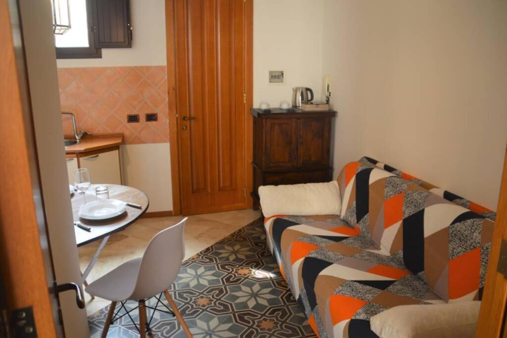 Wineexperience- Wine&Jacuzzi Suite Lecce Ngoại thất bức ảnh