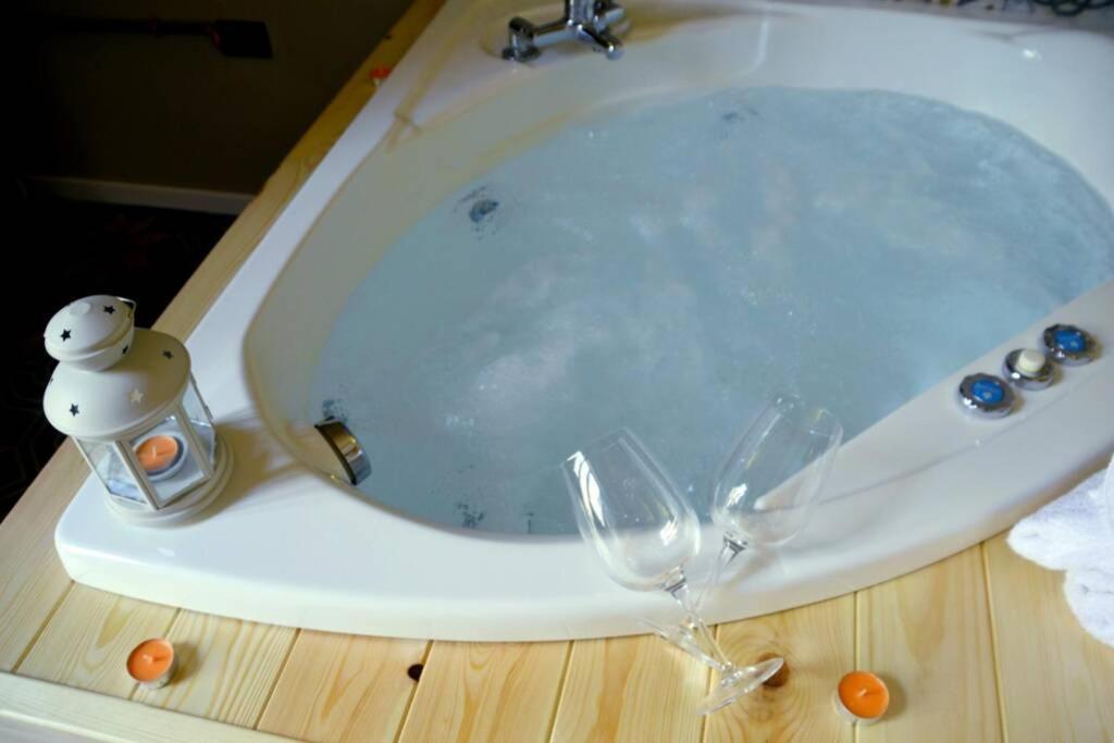 Wineexperience- Wine&Jacuzzi Suite Lecce Ngoại thất bức ảnh