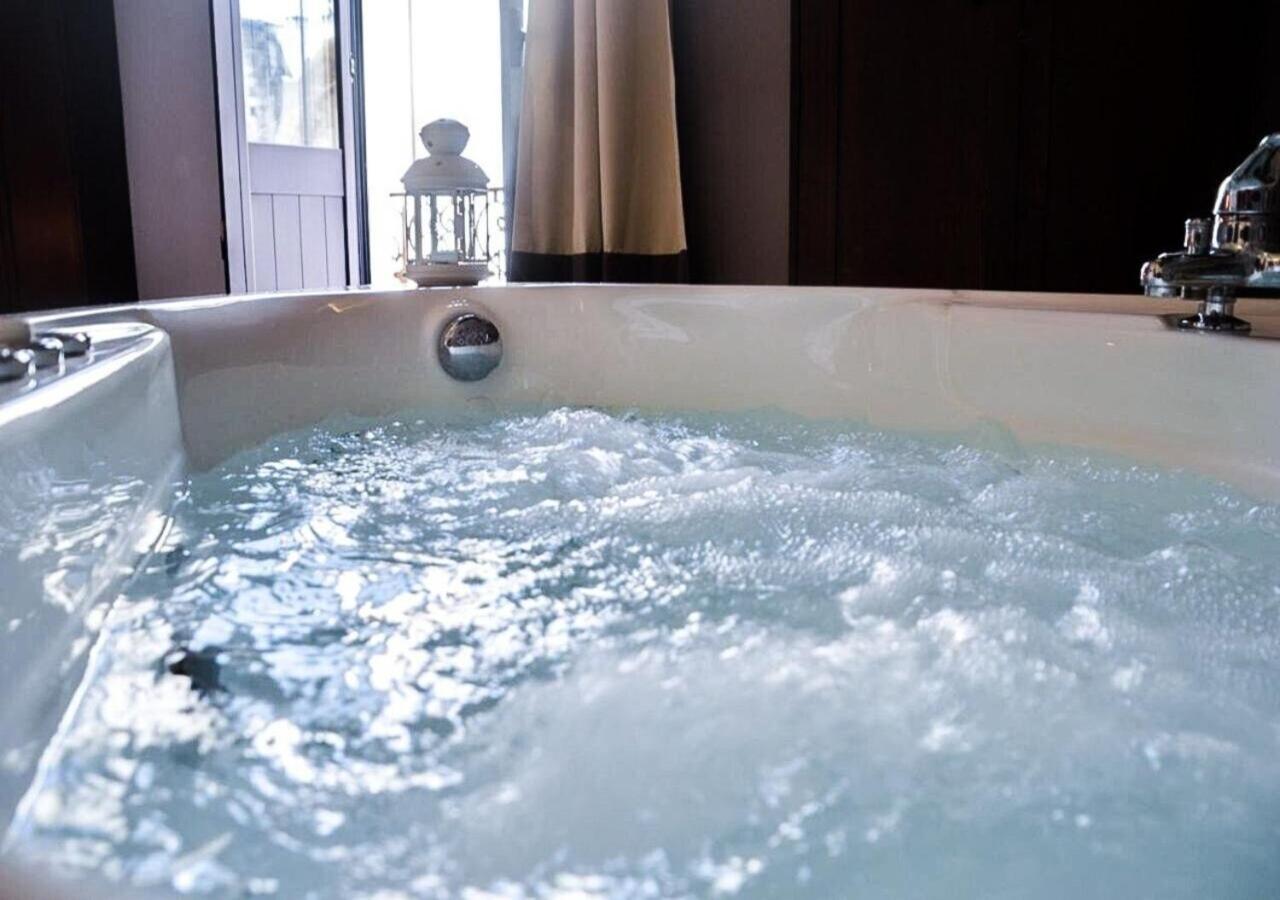 Wineexperience- Wine&Jacuzzi Suite Lecce Ngoại thất bức ảnh