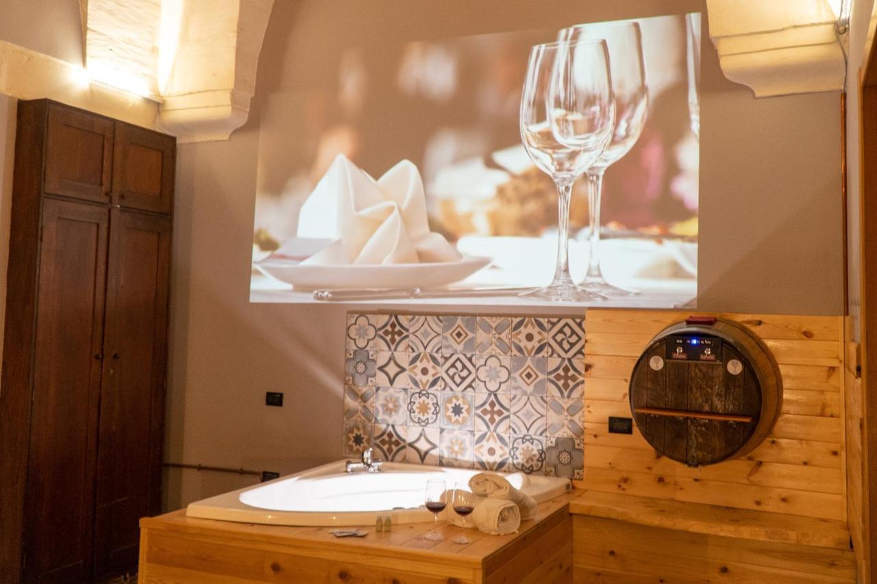 Wineexperience- Wine&Jacuzzi Suite Lecce Ngoại thất bức ảnh