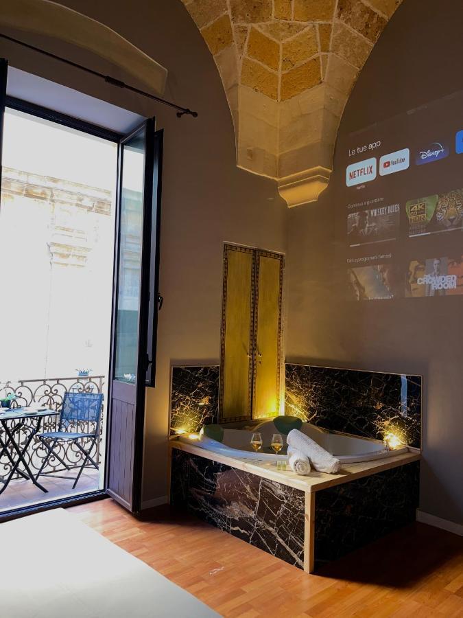 Wineexperience- Wine&Jacuzzi Suite Lecce Ngoại thất bức ảnh