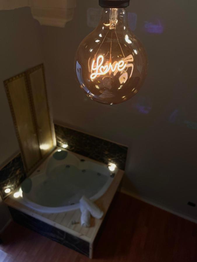 Wineexperience- Wine&Jacuzzi Suite Lecce Ngoại thất bức ảnh