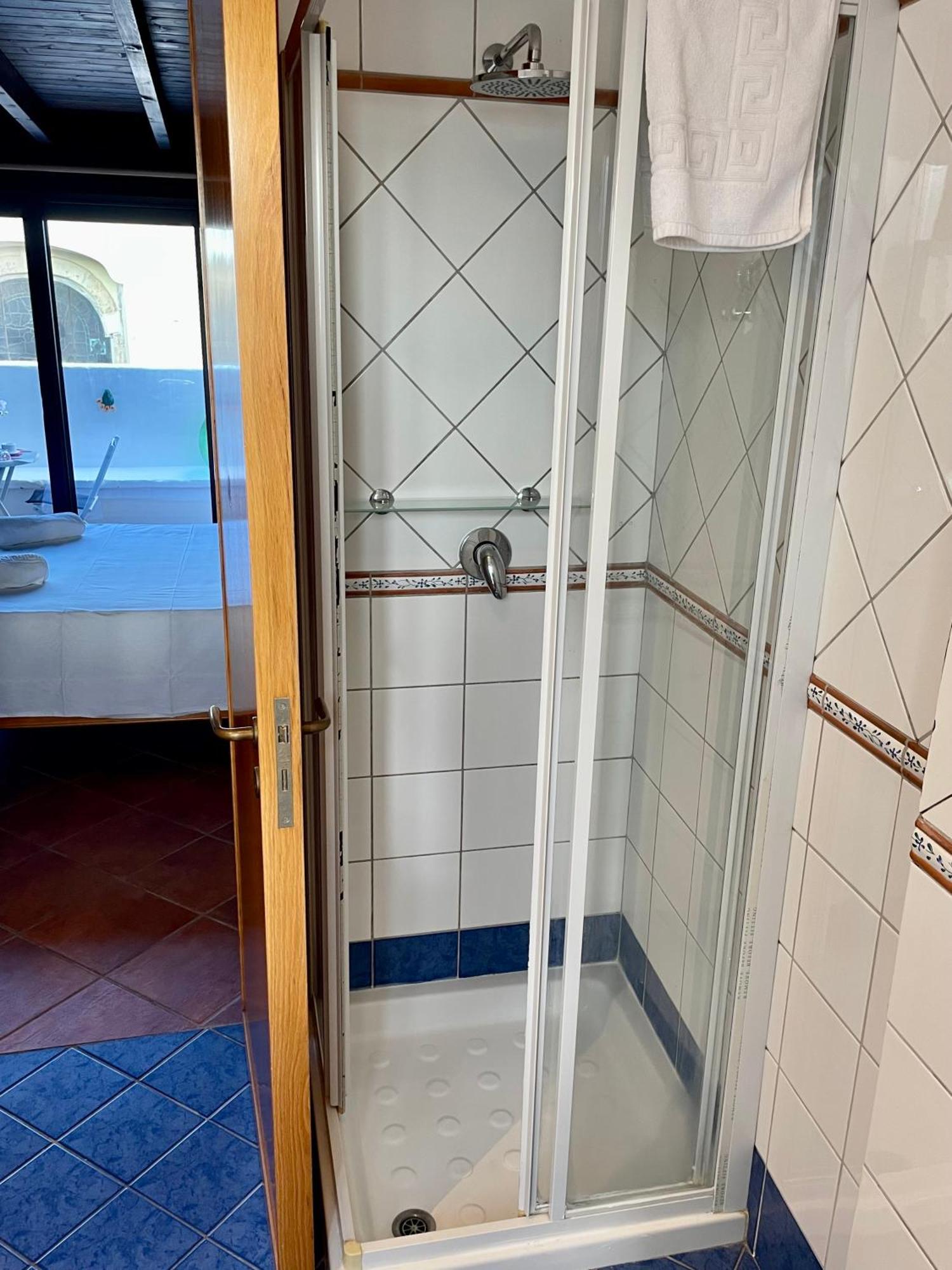 Wineexperience- Wine&Jacuzzi Suite Lecce Ngoại thất bức ảnh
