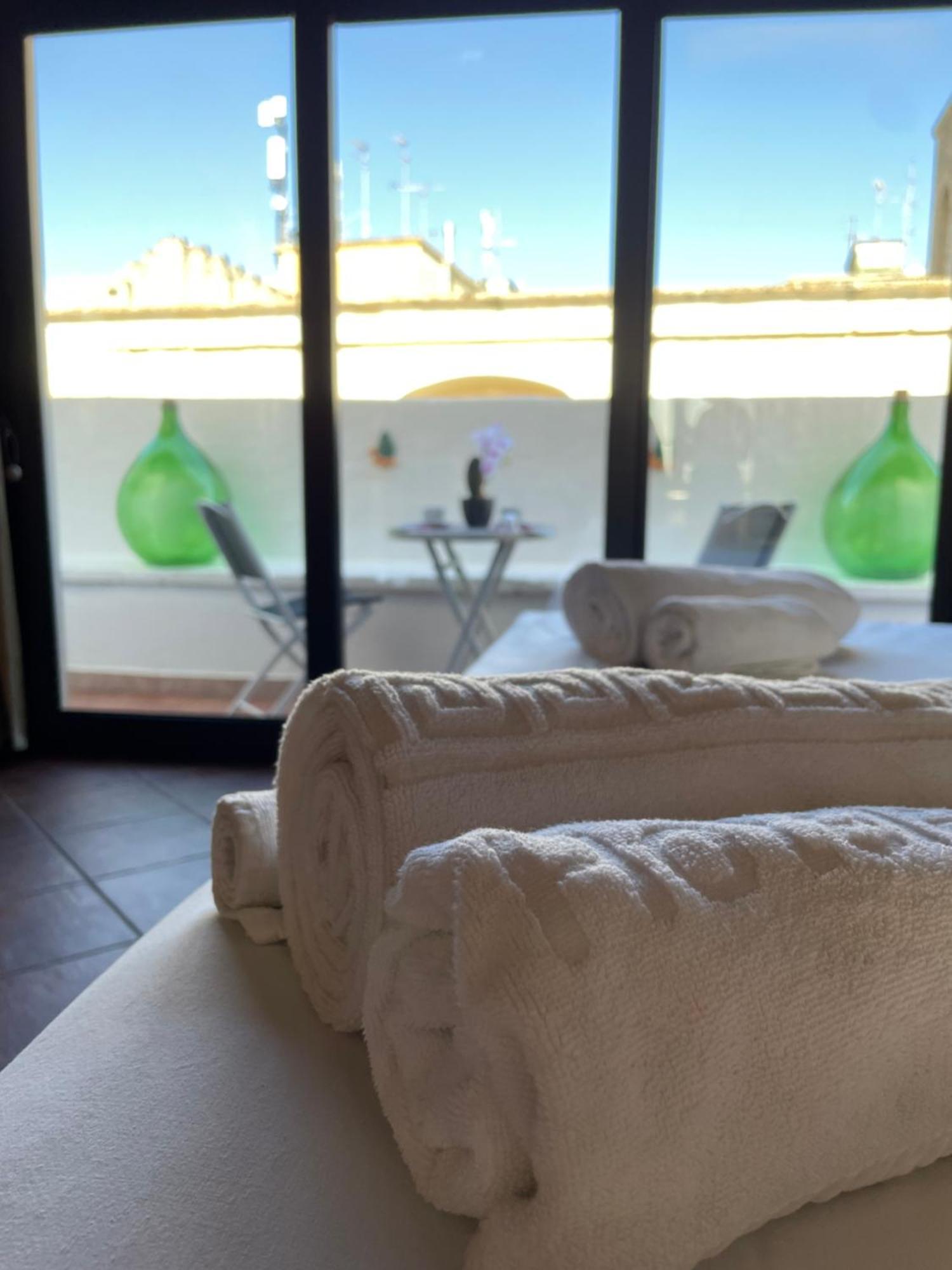 Wineexperience- Wine&Jacuzzi Suite Lecce Ngoại thất bức ảnh